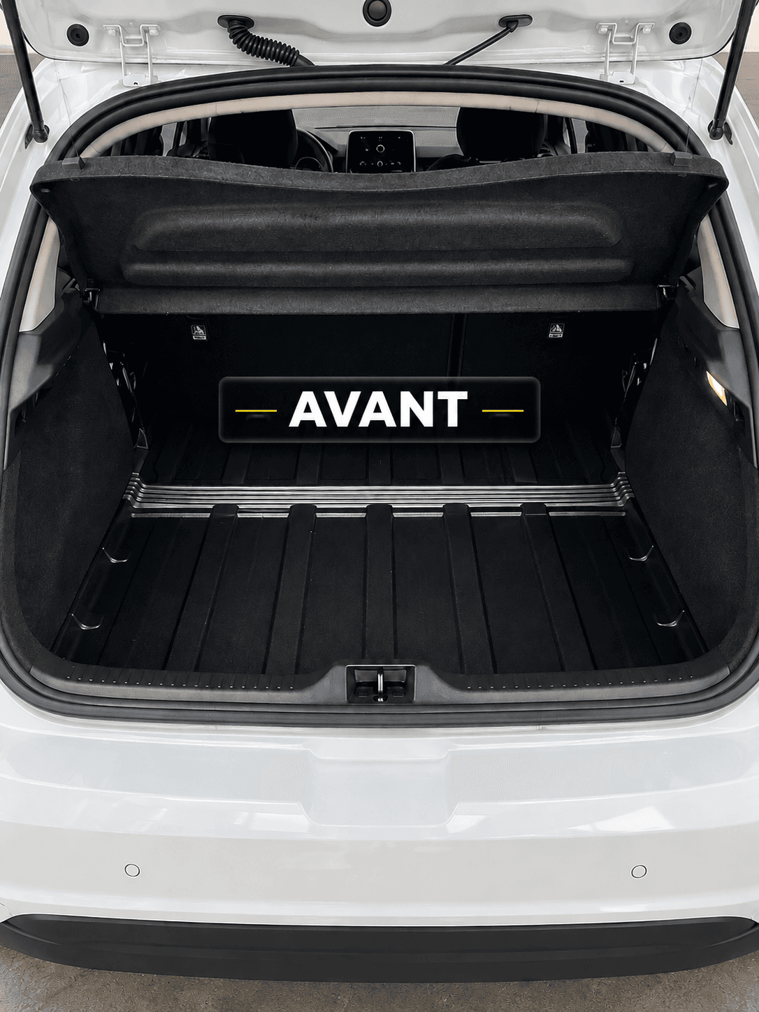 Véhicule 2 places avant transformation NOISY AUTO : coffre arrière sans banquette